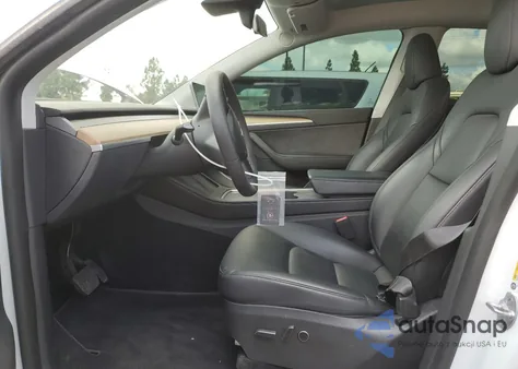 2022 Tesla Model Y z USA, uszkodzony, nr VIN 7SAYGDEE1NA020440